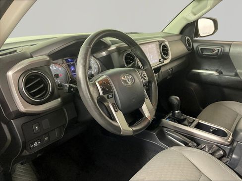 Used 2020 Toyota Tacoma SR5 AWD/4WD image 18