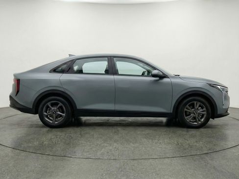 Used 2025 Kia K4 LXS image 11