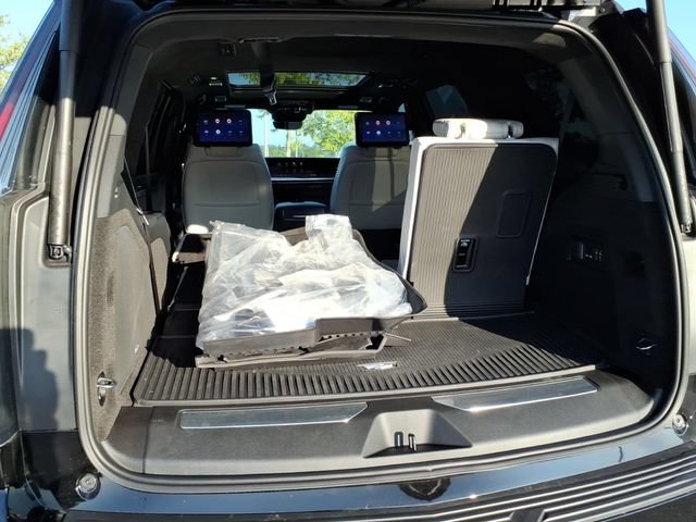 Certified 2026 Cadillac Escalade Platinum Sport w/ LPO, ONYX Package AWD/4WD image 21