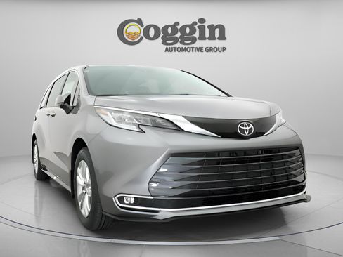 New 2026 Toyota Sienna Limited FWD image 28