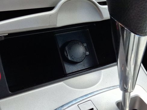 Used 2013 Toyota Corolla LE image 23