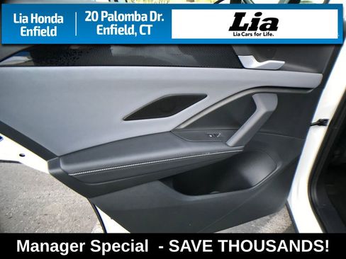 Used 2025 Volkswagen Tiguan SE R-Line image 27