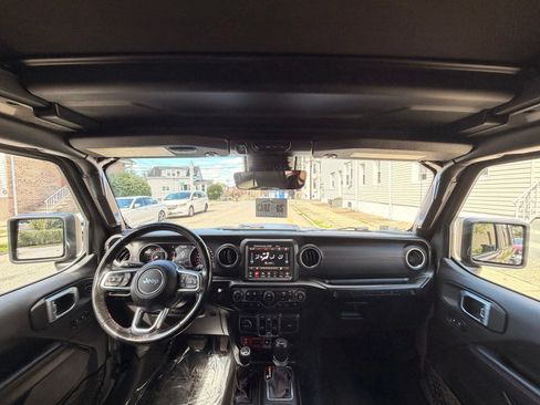 Used 2020 Jeep Wrangler Unlimited Rubicon w/ Quick Order Package 28Y Recon AWD/4WD image 25