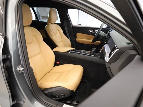 Used 2020 Volvo V60 T5 Cross Country w/ Protection Package Premier image 31