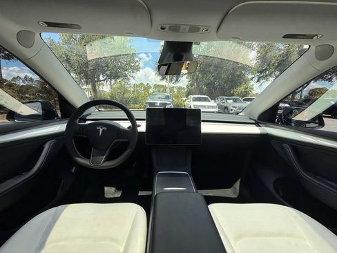 Used 2023 Tesla Model Y Long Range AWD/4WD image 18