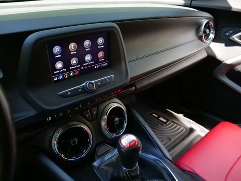 Used 2022 Chevrolet Camaro LT RWD image 11