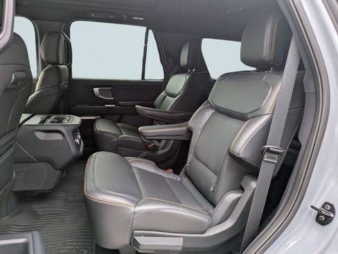 Used 2025 Ford Expedition Tremor AWD/4WD image 16