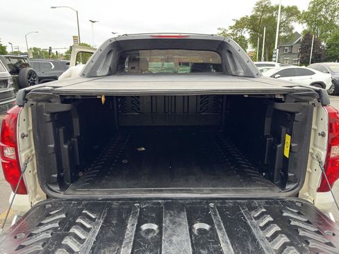 Used 2011 Chevrolet Avalanche LTZ AWD/4WD image 31