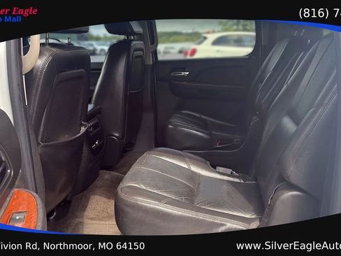 Used 2008 GMC Yukon XL SLT w/ SLT Preferred Equipment Group AWD/4WD image 10