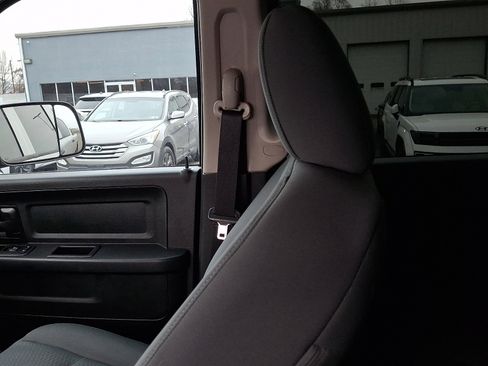 Used 2016 RAM 2500 Tradesman w/ Chrome Appearance Group image 17