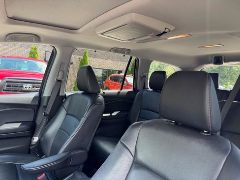 Used 2019 Honda Pilot Touring image 12