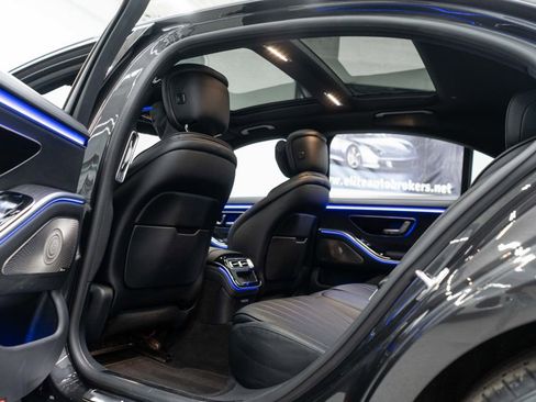 Used 2022 Mercedes-Benz S 500 4MATIC w/ AMG Line Package image 36