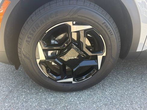 Certified 2026 Kia Sportage EX AWD/4WD image 2