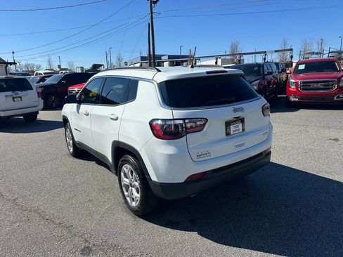 Used 2025 Jeep Compass Latitude image 6