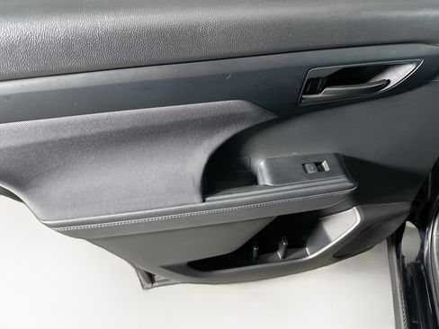 Used 2023 Toyota Highlander LE image 25