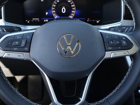 New 2026 Volkswagen Taos SE image 15