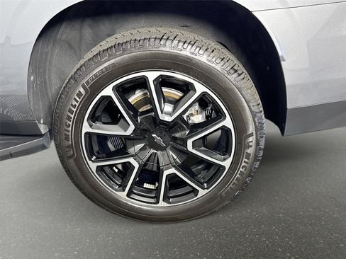 Certified 2021 Chevrolet Suburban RST w/ Luxury Package RWD image 31