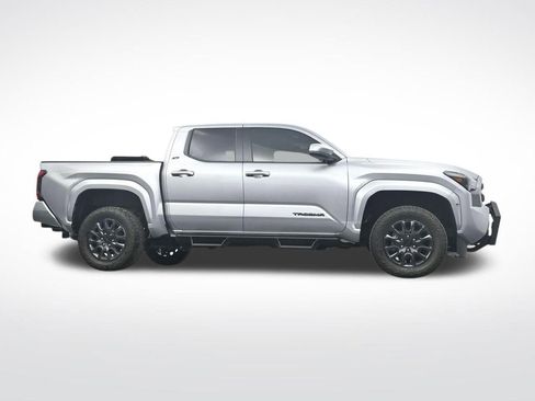 Used 2025 Toyota Tacoma SR5 image 32