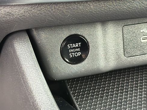 Used 2025 Nissan Rogue SV AWD/4WD image 17