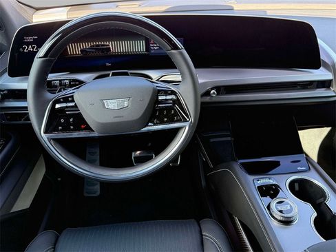 New 2026 Cadillac Vistiq Luxury image 3