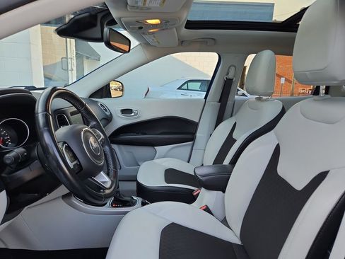 Used 2020 Jeep Compass Latitude image 23