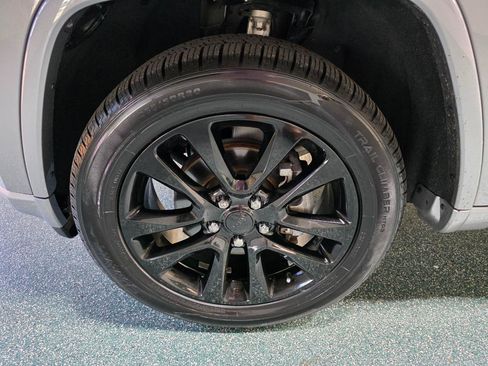Used 2019 Jeep Grand Cherokee Altitude AWD/4WD image 12