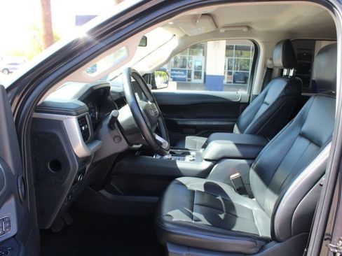Used 2024 Ford Expedition XLT AWD/4WD image 8