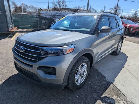Used 2020 Ford Explorer XLT w/ Comfort Package image 3