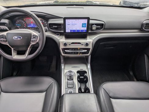Used 2023 Ford Explorer XLT w/ Equipment Group 202A AWD/4WD image 14