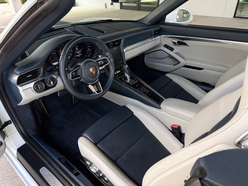 Used 2018 Porsche 911 Carrera image 31