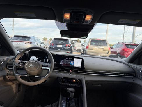 Certified 2024 Hyundai Elantra SEL w/ Convenience Package image 20