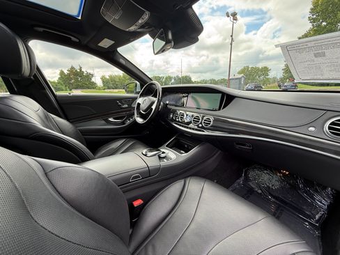 Used 2017 Mercedes-Benz S 550 4MATIC Sedan image 25
