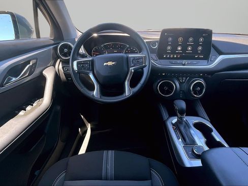 Used 2025 Chevrolet Blazer LT AWD/4WD image 4