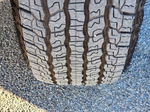 Used 2024 Chevrolet Colorado Trail Boss w/ Technology Package image 11