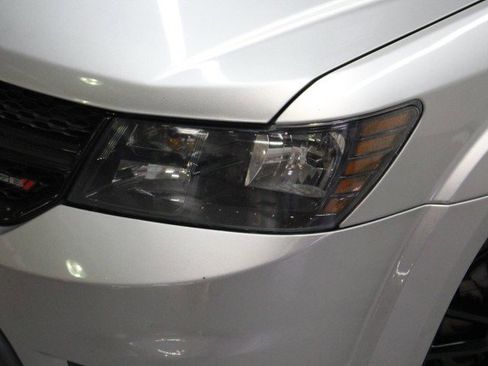 Used 2019 Dodge Journey SE w/ Connectivity Group image 2