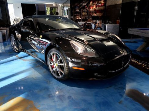 Used 2013 Ferrari California RWD image 1