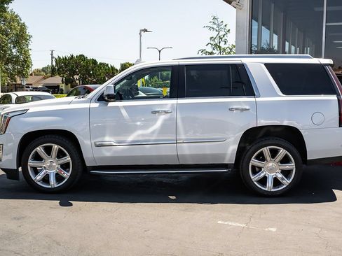 Used 2020 Cadillac Escalade Premium Luxury AWD/4WD image 5
