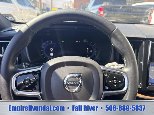 Used 2023 Volvo XC60 B5 Plus AWD/4WD image 28