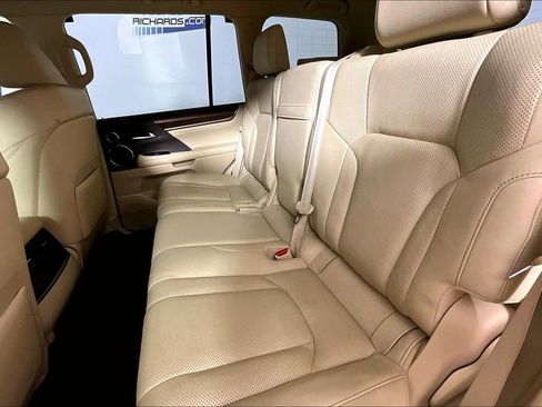 Used 2016 Lexus LX 570 4WD w/ Luxury Package image 21
