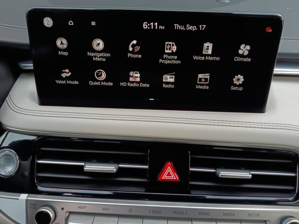 Used 2025 Genesis G70 2.5T RWD image 8