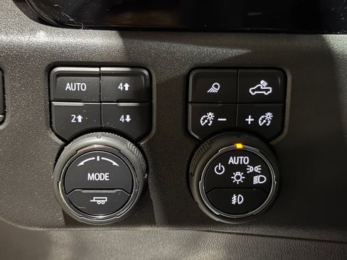 Used 2024 Chevrolet Silverado 1500 ZR2 AWD/4WD image 32