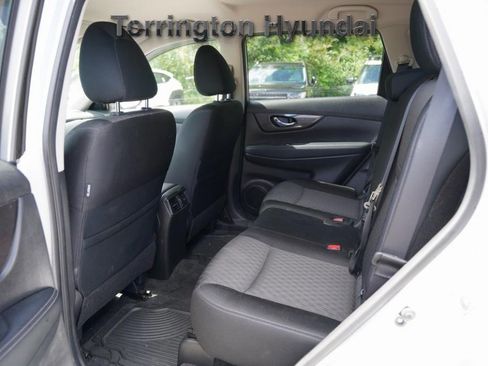 Used 2019 Nissan Rogue SV image 15