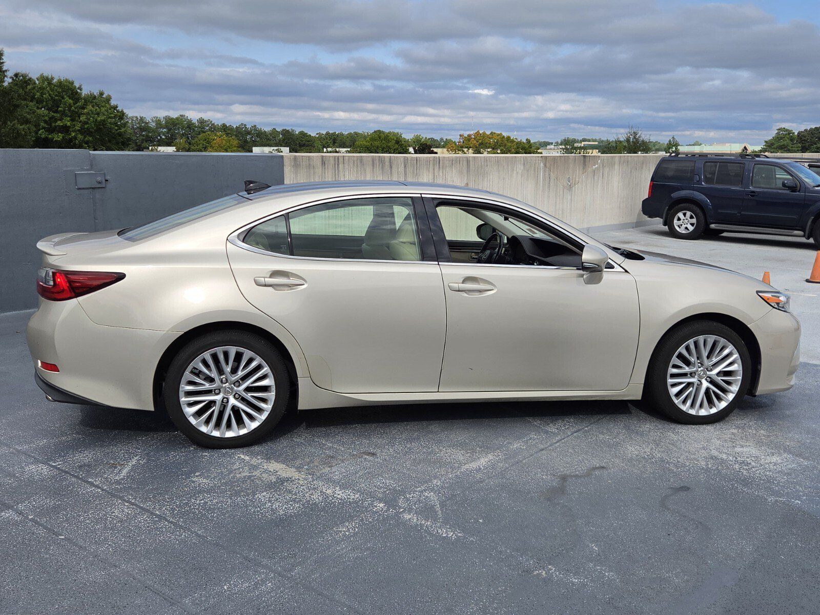 Used 2016 Lexus ES 350 w/ Luxury Package w/Wood Trim FWD image 6