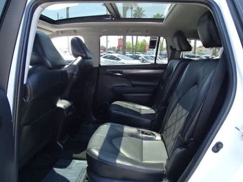 Used 2022 Toyota Highlander Platinum AWD/4WD image 20