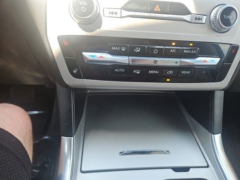 Used 2024 Ford Explorer XLT w/ Equipment Group 202A image 27