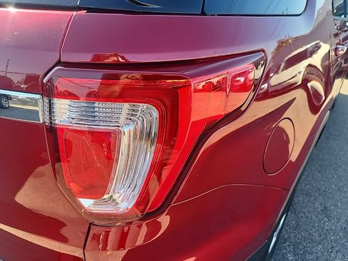 Used 2018 Ford Explorer XLT FWD image 15