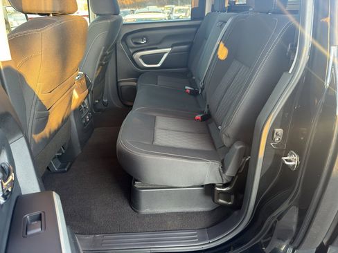 Used 2019 Nissan Titan SV w/ SV Convenience Package image 34