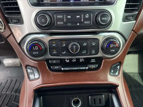 Used 2018 Chevrolet Suburban Premier RWD image 15
