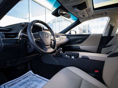 Used 2020 Lexus ES 300h w/ Premium Package image 13