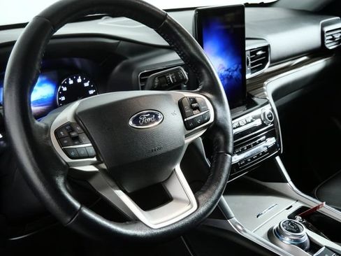 Certified 2023 Ford Explorer Limited w/ Limited Technology Package AWD/4WD image 19
